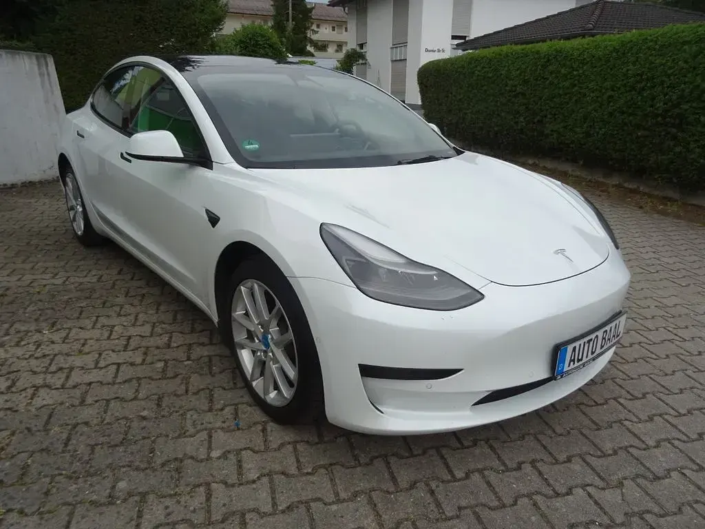 Gebraucht Tesla Model 3 Standard Range 225 kW (306 PS) 2022 Weiß Limousine