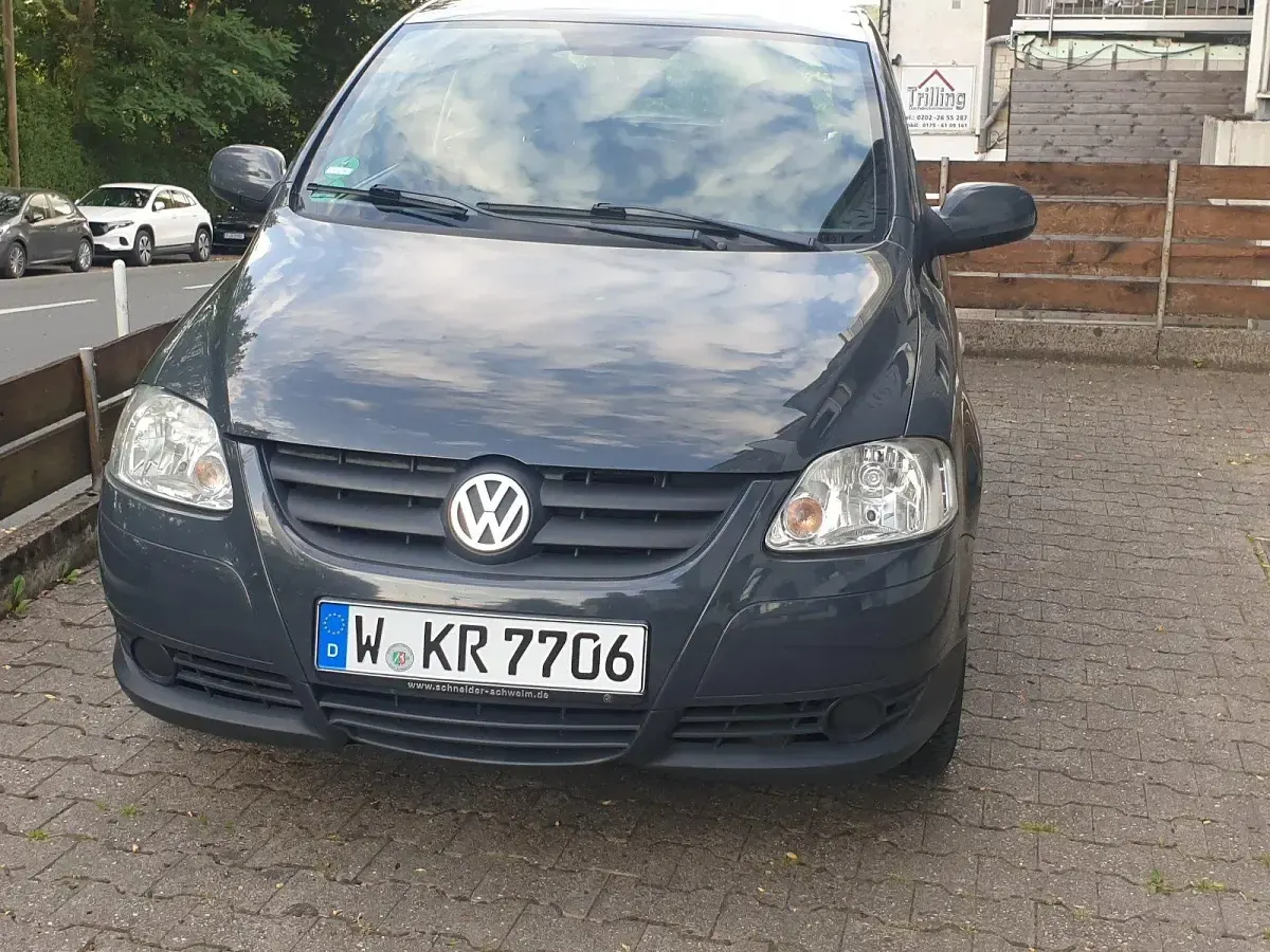 Gebraucht VW Fox 54 PS (39 kW) 2009 Grau Kleinwagen