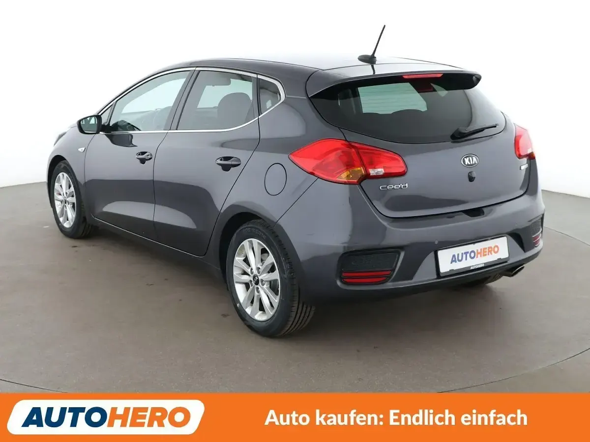 Gebraucht Kia Ceed DREAM-TEAM Edition 101 PS (74 kW) 2016 Grau Kleinwagen