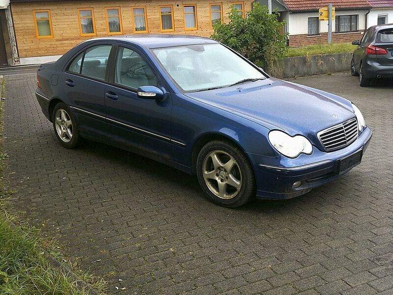 Gebraucht Mercedes C240 170 PS (125 kW) 2001 Blau Limousine