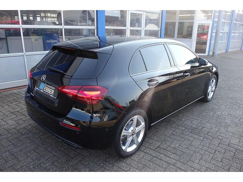 Gebraucht Mercedes A180 150 PS (110 kW) 2024 Unilack (schwarz Limousine