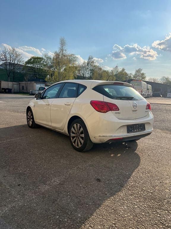 Second-hand Opel Astra Active 101 CP (74 kW) 2013 Alb Berlinǎ
