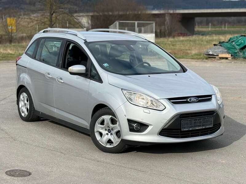 Grau Gebraucht 2011 Ford Grand C-Max Van / Kleinbus | 4.699 € (Guter Preis) - Bild 1/4