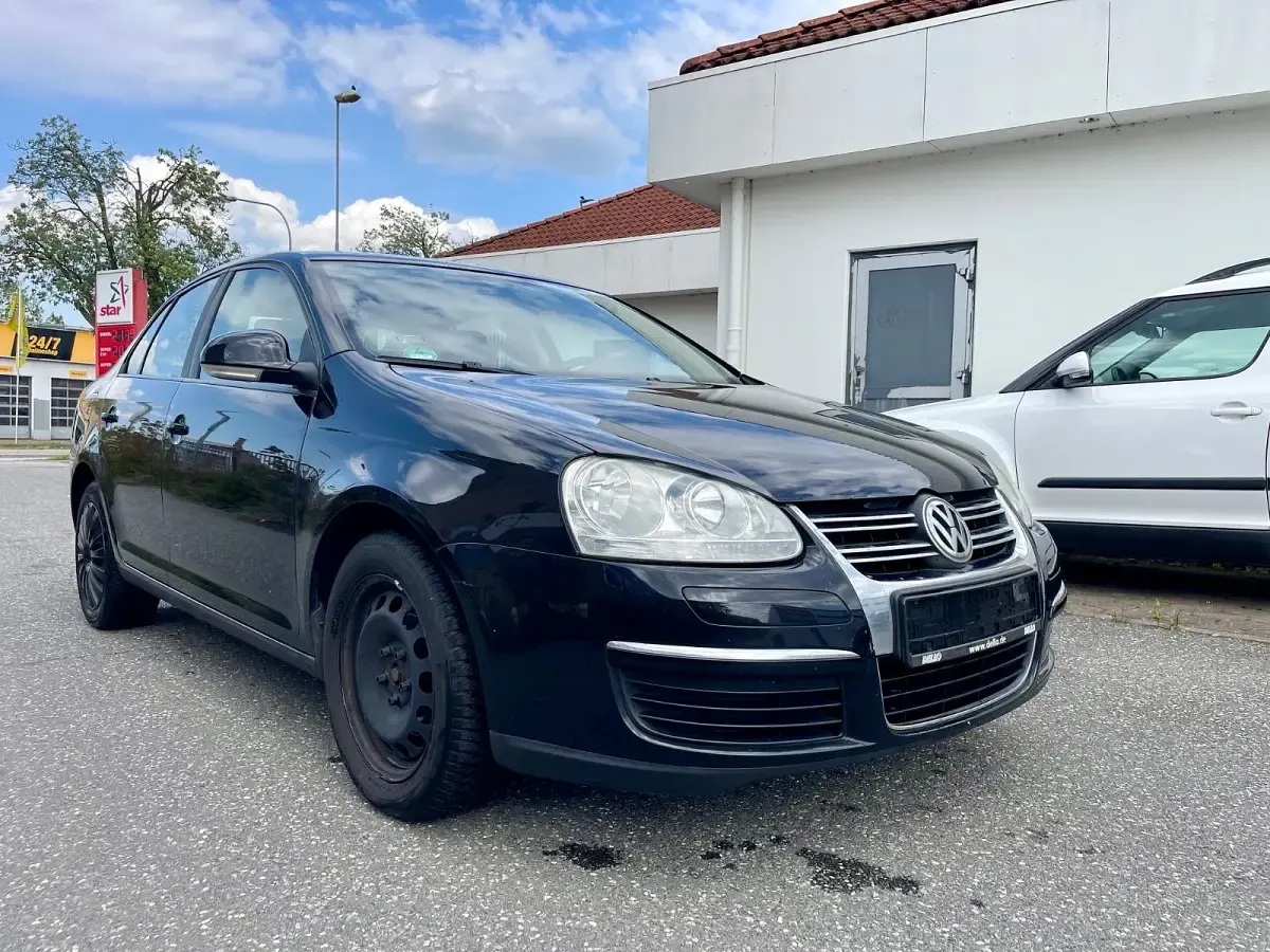 Używany VW Jetta 102 KM (75 kW) 2005 Czarny Sedan/Limuzyna