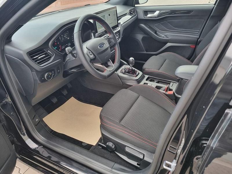 Gebraucht Ford Focus ST-Line 125 PS (91 kW) 2023 Schwarz Limousine