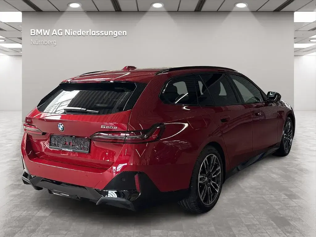 Gebraucht BMW 520 M Sport 197 PS (144 kW) 2025 Rot Kombi