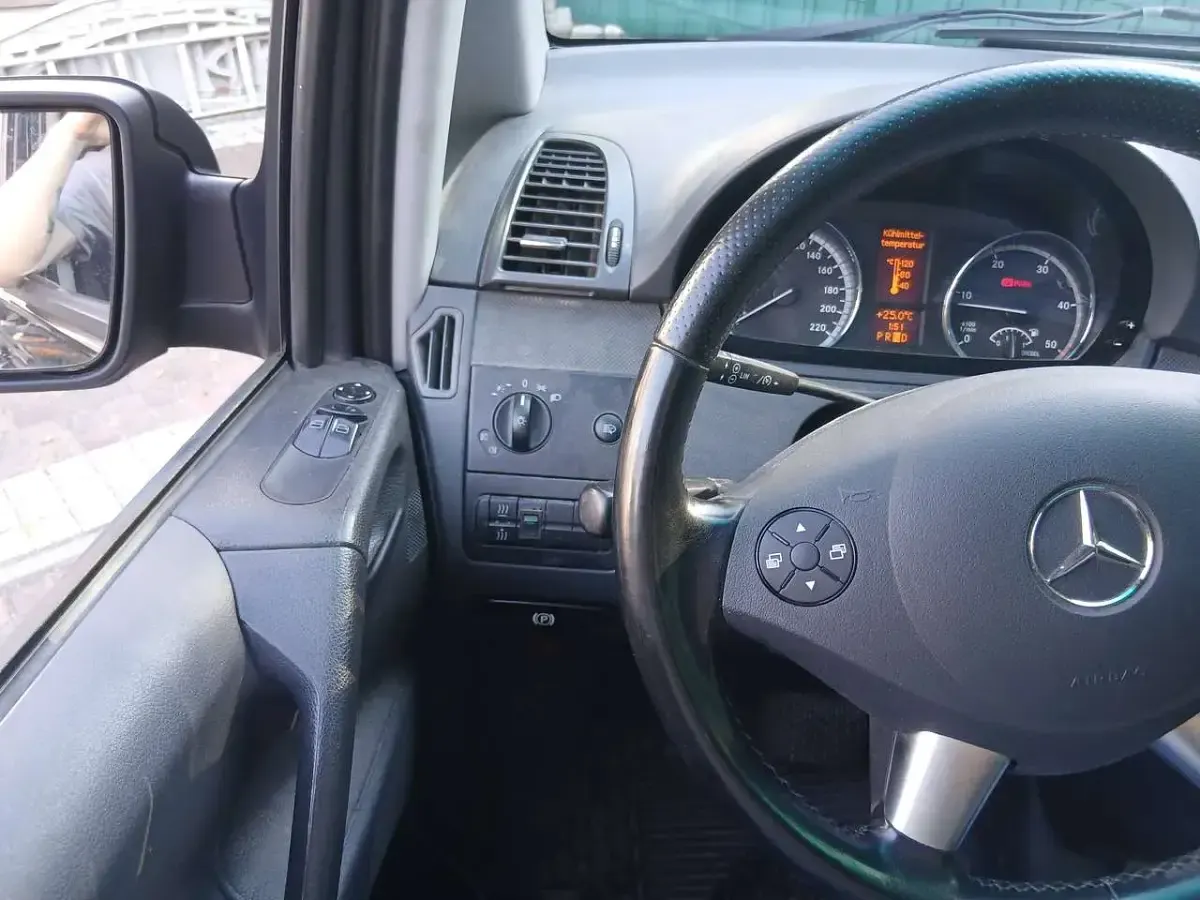Gebraucht Mercedes Vito 163 PS (119 kW) 2012 Schwarz Van