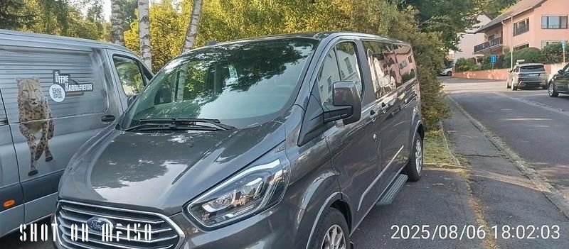Grau Gebraucht 2022 Ford Transit Tourneo Van / Kleinbus | 33.000 € - Bild 1/4