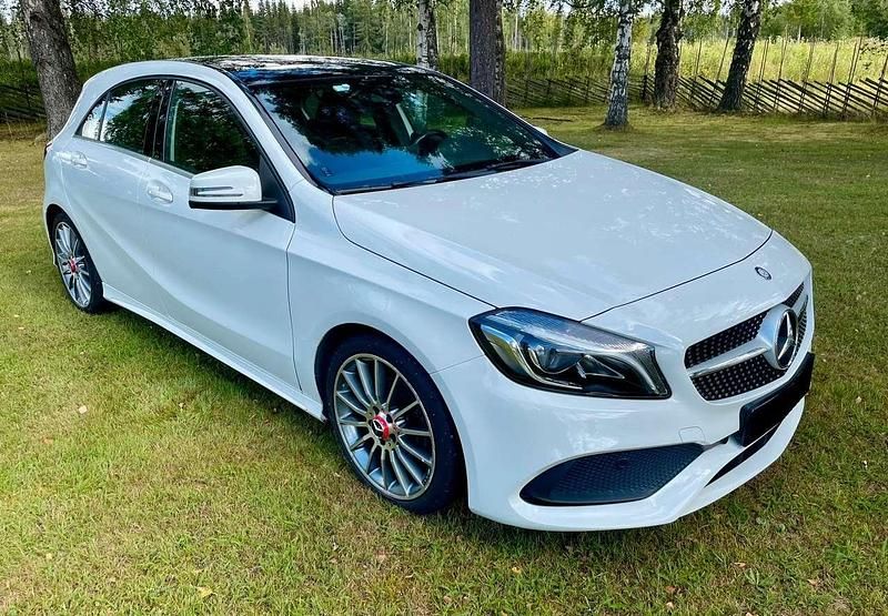 Weiß Gebraucht 2016 Mercedes A180 AMG line Limousine | 15.660 € (Etwas zu teuer) - Bild 1/4