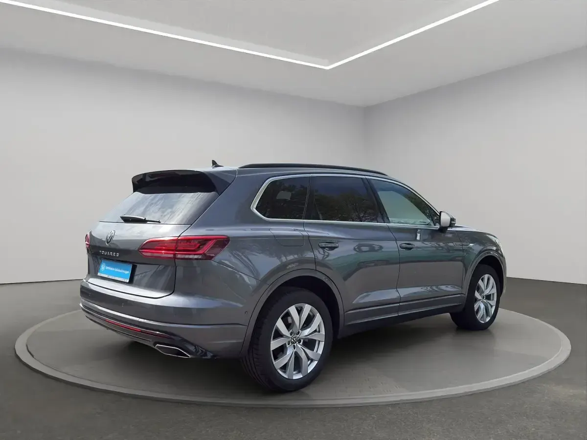 Gebraucht VW Touareg R-line 286 PS (210 kW) 2023 Siliziumgrau metallic SUV