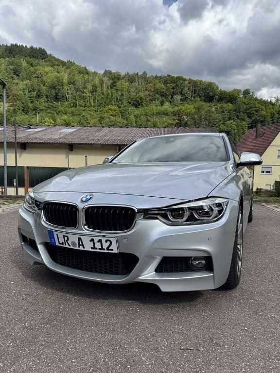 Używany BMW 330e iPerformance 252 KM (185 kW) 2018 Srebrny Sedan/Limuzyna