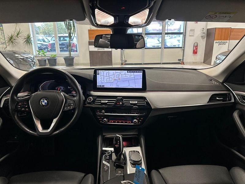 Gebraucht BMW 530 Performance 286 PS (210 kW) 2020 Mineralweiss Kombi