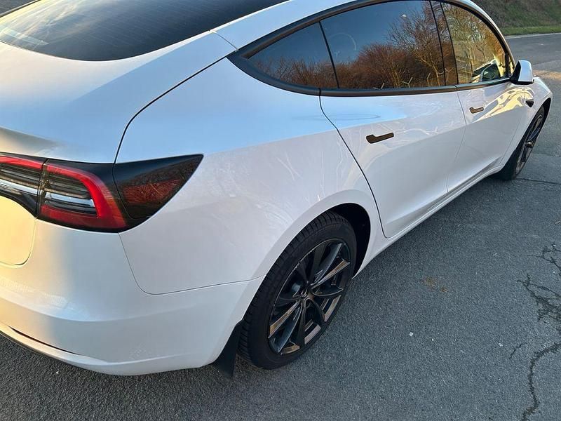 Gebraucht Tesla Model 3 RWD 208 kW (283 PS) 2022 Weiß Limousine