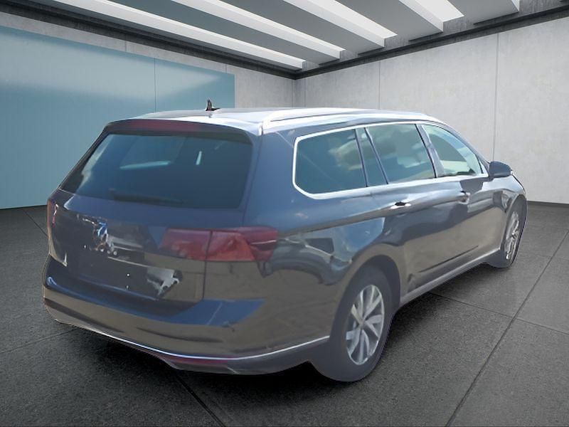 Grau Gebraucht 2023 VW Passat Limousine | 32.699 € (Guter Preis) - Bild 1/2