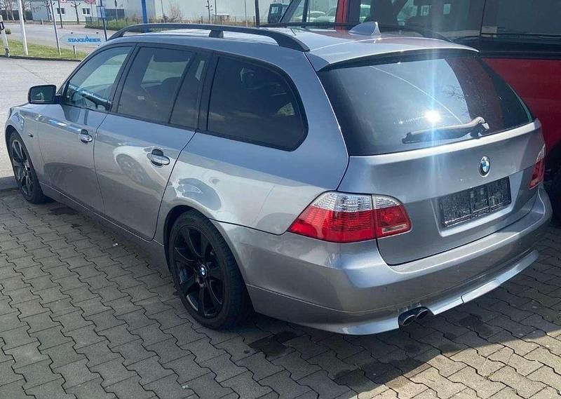 Gebraucht BMW 530 231 PS (169 kW) 2006 Grau Kombi