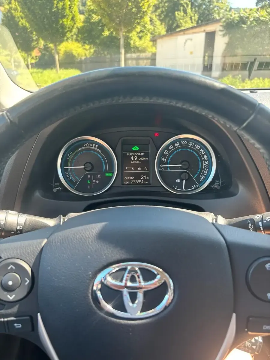 Gebraucht Toyota Auris Hybrid 136 PS (100 kW) 2013 Silber Kleinwagen