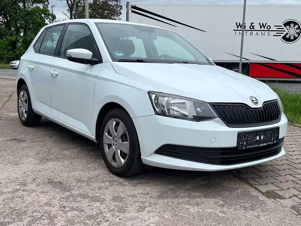 Używany Skoda Fabia Ambition 90 KM (66 kW) 2017 Biały Sedan/Limuzyna
