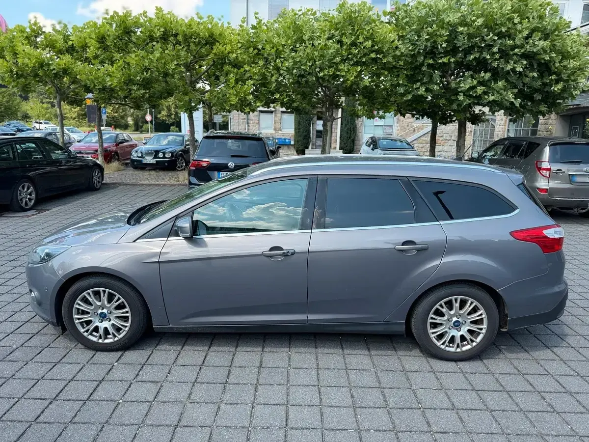 Gebraucht Ford Focus 150 PS (110 kW) 2012 Grau Kombi