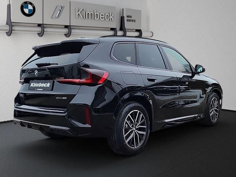 Neu BMW iX1 M Sport 203 kW (277 PS) 2026 M portimao blau metallic SUV