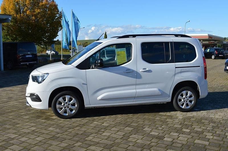 Gebraucht Opel Combo Life Ultimate 131 PS (96 kW) 2023 Weiß Van / Kleinbus