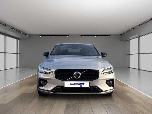Gebraucht Volvo S60 250 PS (183 kW) 2023 Silver dawn / (metallic) Limousine
