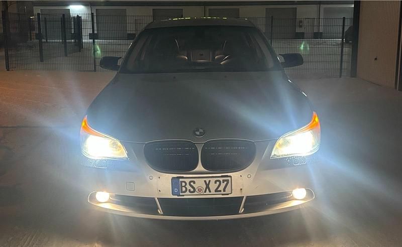 Gebraucht BMW 530 218 PS (160 kW) 2003 Silber Limousine