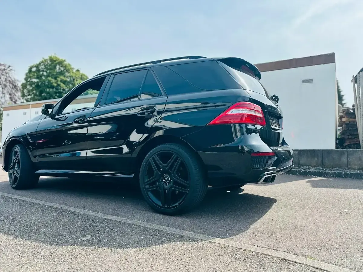 Gebraucht Mercedes ML63 AMG AMG 525 PS (386 kW) 2012 Schwarz SUV