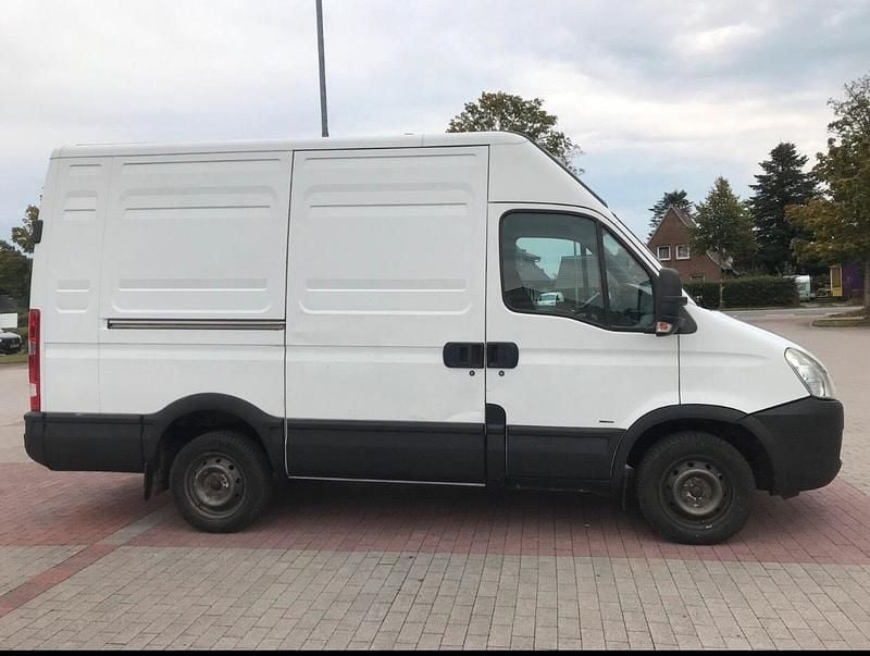 Weiß Gebraucht 2008 Iveco Daily Van / Kleinbus | 6.777 € (Fairer Preis) - Bild 1/4