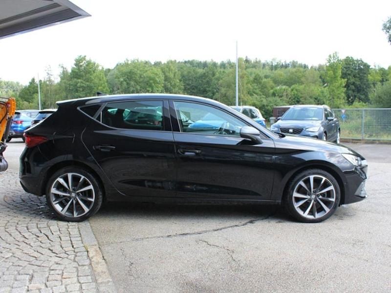Gebraucht Seat Leon FR 204 PS (150 kW) 2021 Midnight schwarz metallic (metallic) Limousine