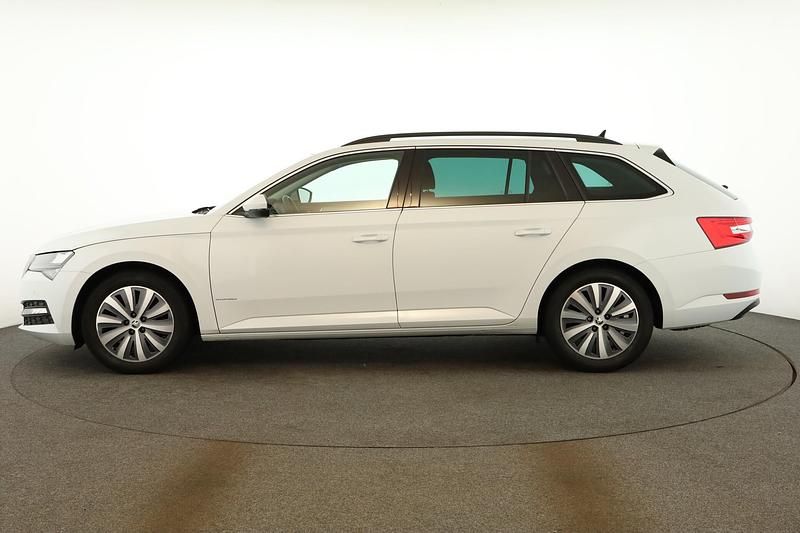 Gebraucht Skoda Superb Ambition 200 PS (147 kW) 2022 Moon white perleffekt Kombi