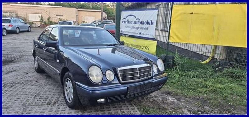 Blau Gebraucht 1998 Mercedes E240 Limousine | 3.950 € - Bild 1/4