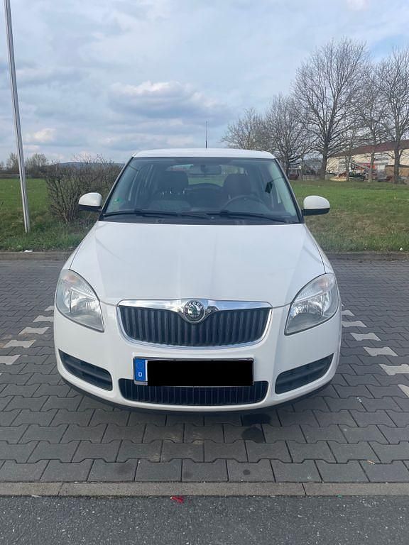 Gebraucht Skoda Fabia 69 PS (50 kW) 2009 Weiß Limousine
