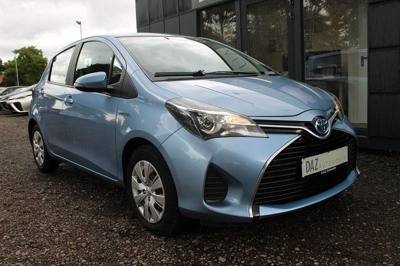 Blau Gebraucht 2014 Toyota Yaris Hybrid Comfort Limousine | 11.995 € (Fairer Preis) - Bild 1/4