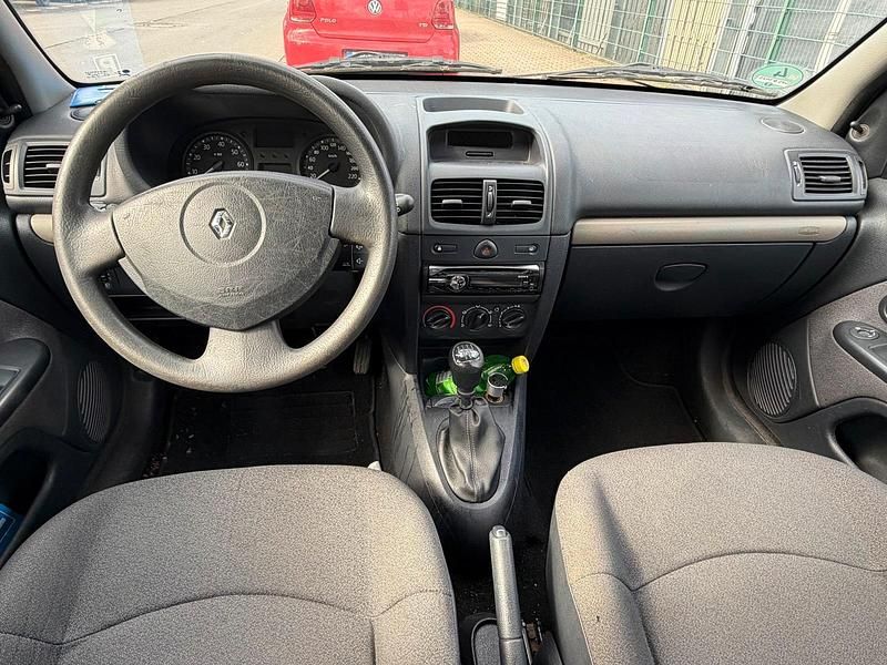 Gebraucht Renault Clio II 75 PS (55 kW) 2005 Silber Kleinwagen