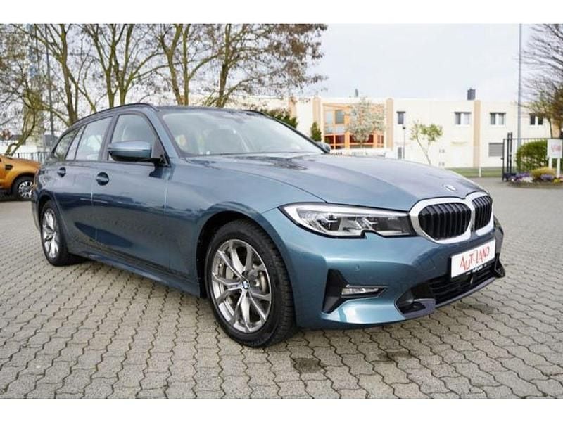 Używany BMW 330e Sport Line 252 KM (185 kW) 2020 Niebieski Kombi