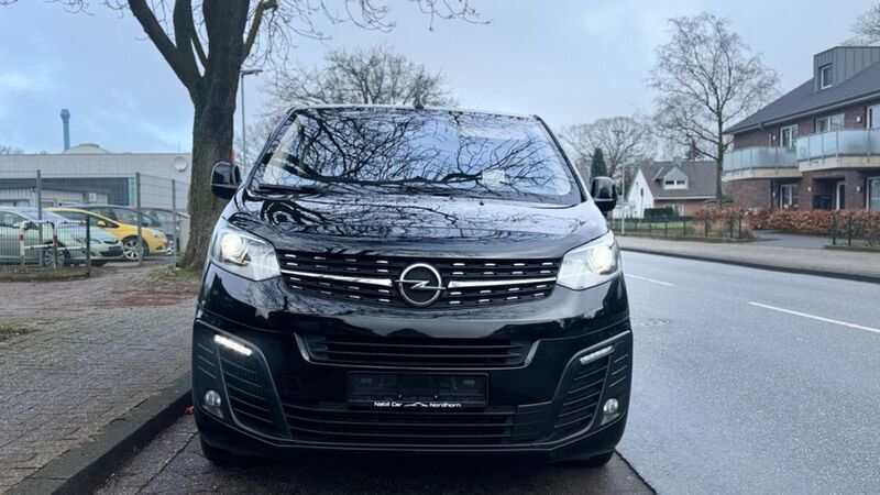 Schwarz Gebraucht 2021 Opel Zafira Life Elegance Van | 23.950 € (Etwas zu teuer) - Bild 1/4
