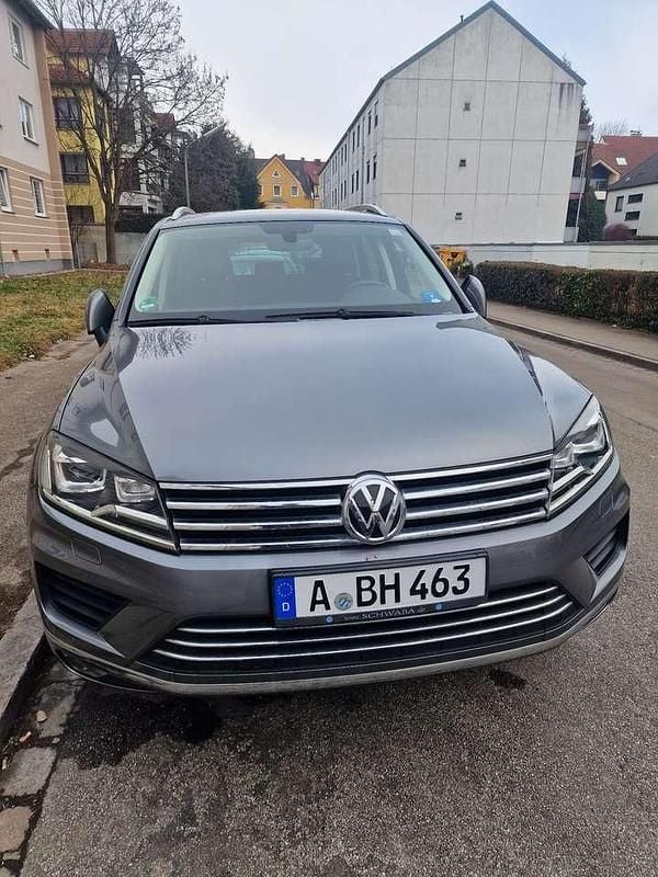 Gebraucht VW Touareg Executive 262 PS (192 kW) 2017 Grau SUV