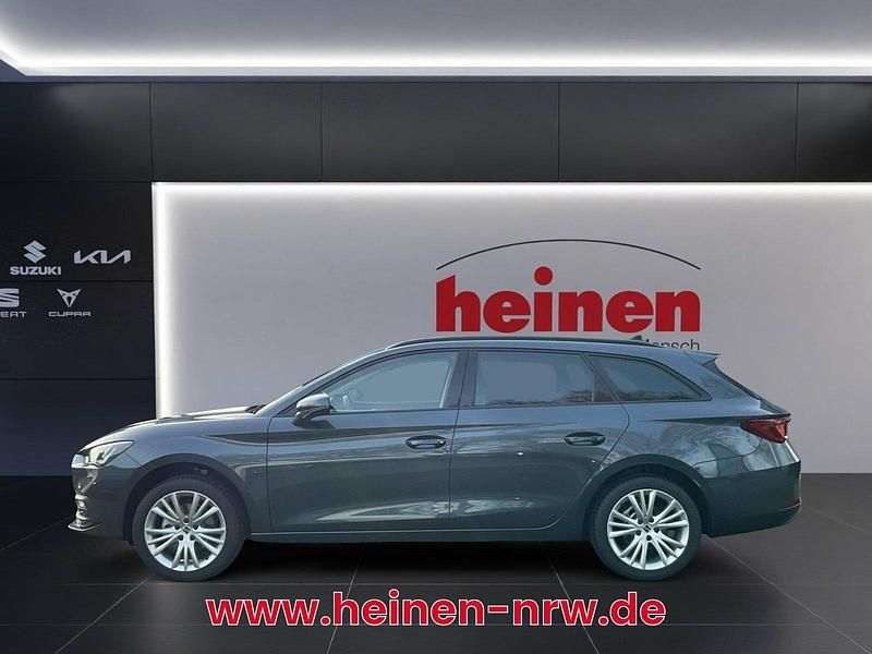 Neu Seat Leon 150 PS (110 kW) 2026 Grau Limousine