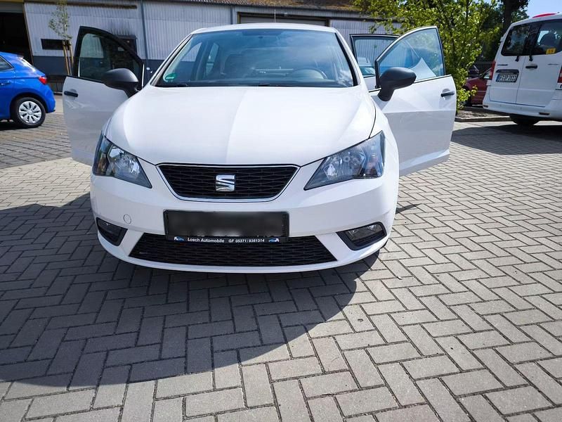 Weiß Gebraucht 2016 Seat Ibiza Ecomotive Kleinwagen | 8.000 € (Fairer Preis) - Bild 1/4