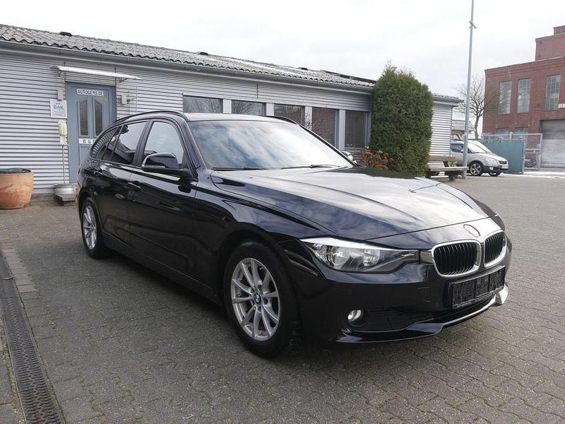 Grau Gebraucht 2015 BMW 320 Advantage Kombi | 8.490 € (Guter Preis) - Bild 1/4