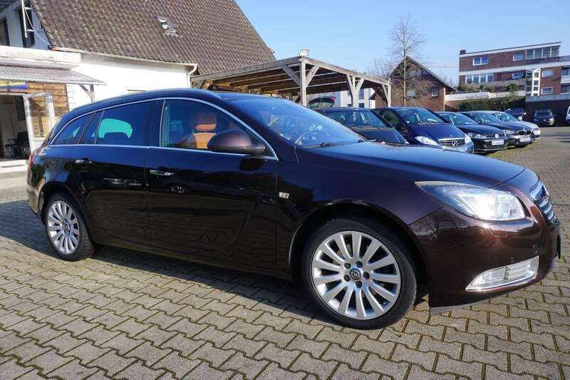 Mahogany brown (p2/so) Gebraucht 2011 Opel Insignia Innovation Kombi | 8.950 € (Teuer) - Bild 1/4