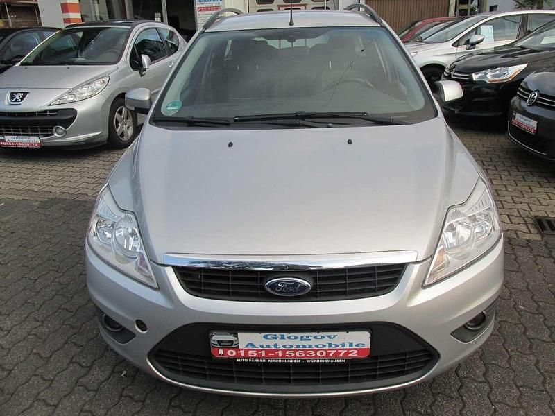 Gebraucht Ford Focus 90 PS (66 kW) 2011 Polarsilber metallic Kombi