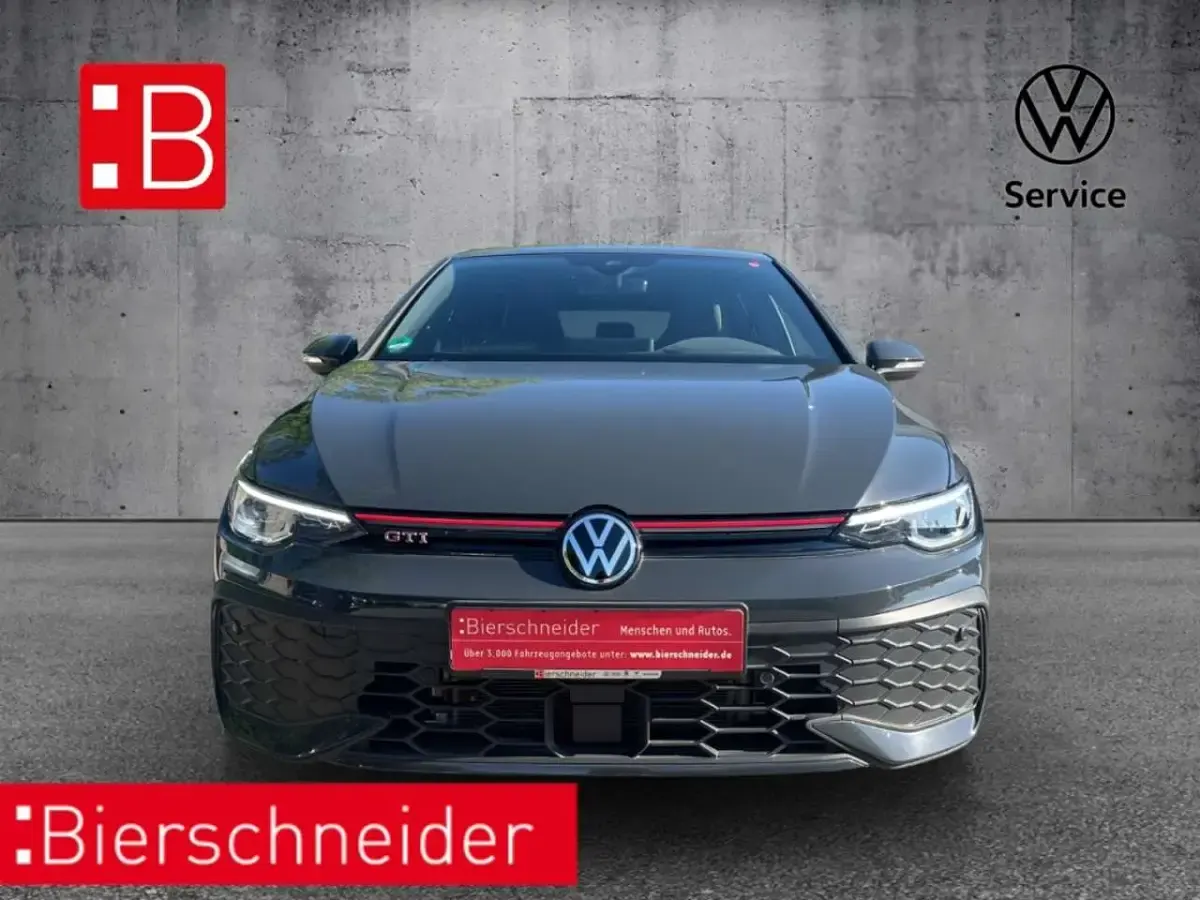 Gebraucht VW Golf VIII GTI 265 PS (194 kW) 2024 Grau Limousine