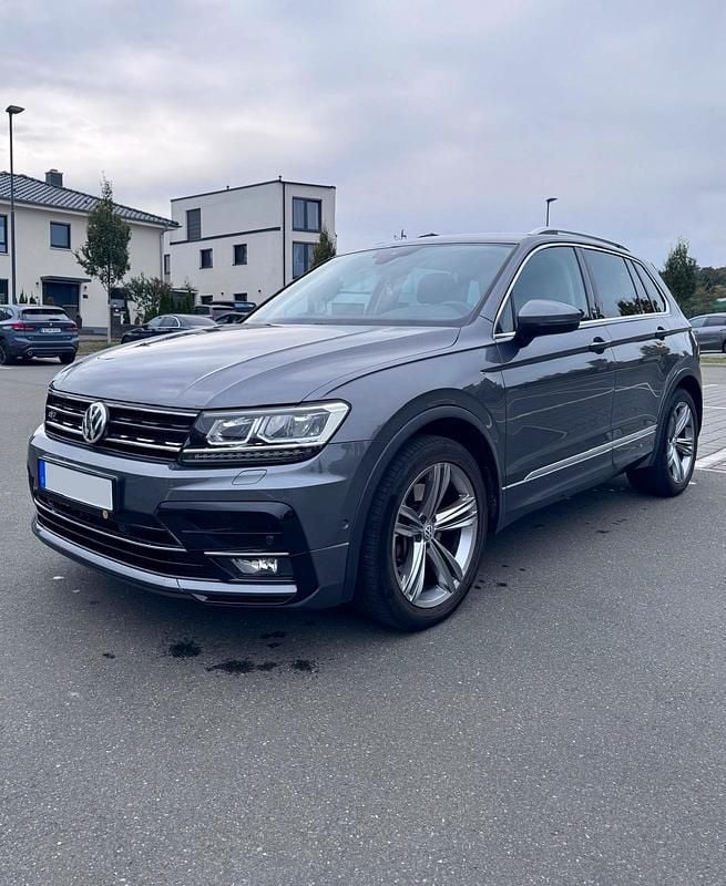 Grau Gebraucht 2018 VW Tiguan R-line SUV | 25.000 € (Guter Preis) - Bild 1/4