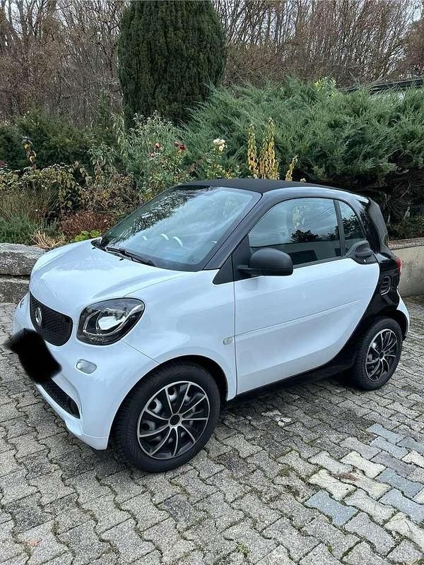 Weiß Gebraucht 2016 Smart ForTwo Coupé Basis Kleinwagen | 7.000 € (Guter Preis) - Bild 1/4