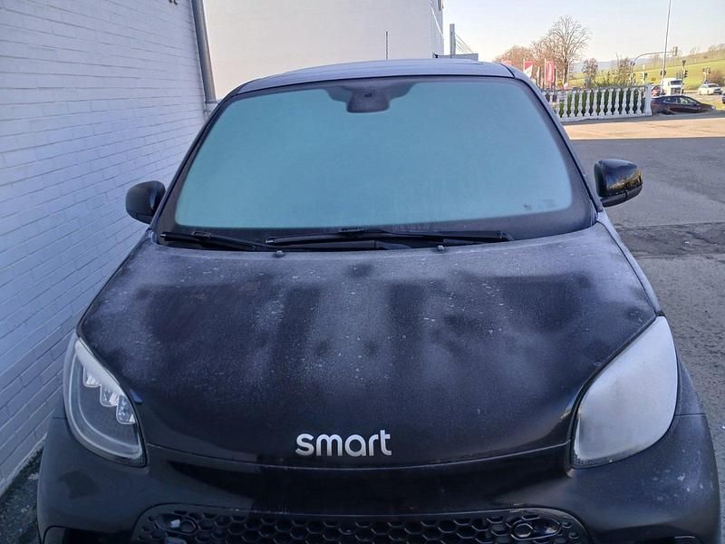 Schwarz Gebraucht 2020 Smart ForFour Electric Drive Passion Cabrio | 12.000 € - Bild 1/4