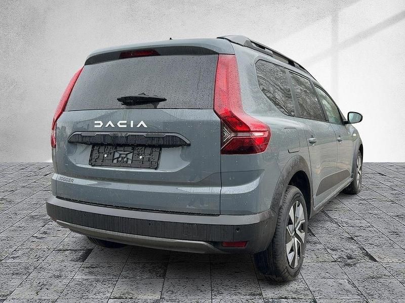 Gebraucht Dacia Jogger Expression 110 PS (80 kW) 2025 Städtisches grau Van / Kleinbus