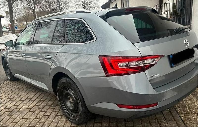 Gebraucht Skoda Superb 200 PS (147 kW) 2019 Grau Kombi