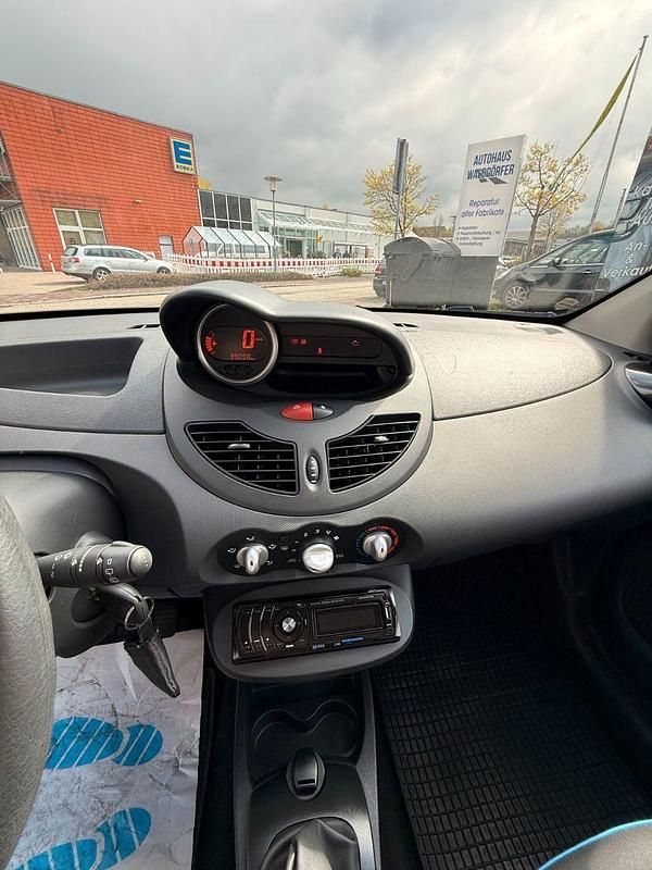 Second-hand Renault Twingo Initiale Paris 75 CP (55 kW) 2014 Roșu Hatchback
