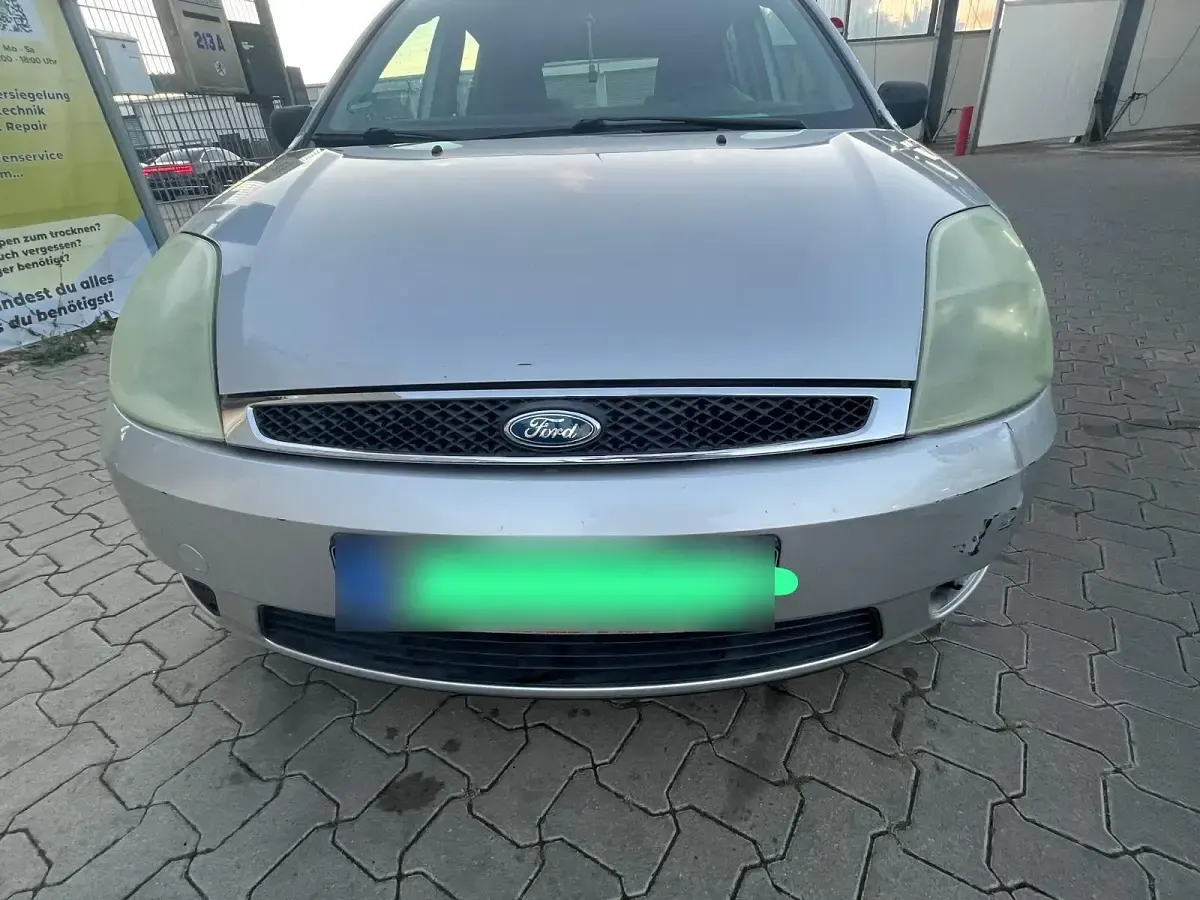 Gebraucht Ford Fiesta 59 PS (43 kW) 2005 Silber Kleinwagen